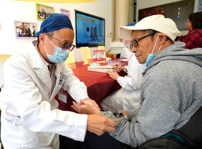 从解决老人“挂号难”到填补精神需求，这个“大世界”专门提供健康养老服务与健康咨询服务